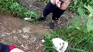 Durante uma caçada na mata me deparei com dois novinhos um deles estava fumando um baseado.  vídeo completo com direito a duas gozadas disponível not any overheated  e subscrição.