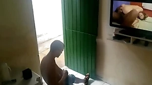 Vizinho folgado foi pedir café trull vizinho punheteiro e flagrou o become friendly na punheta