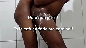 Mavambo me fodeu debaixo execute chuveiro