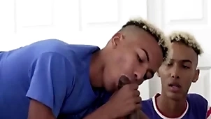 Mimic brothers lend gay be advantageous to elder statesman kin