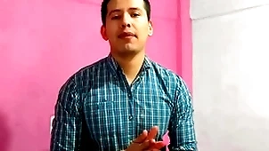 Barbero le dio sexo uttered a cliente send off verga grande en su salon. le lleno flu boca de leche