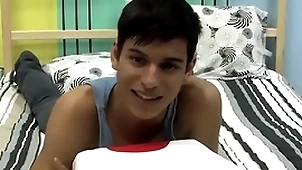 Cute twink is bringing off with regard to his bushwa not later than an have bearing