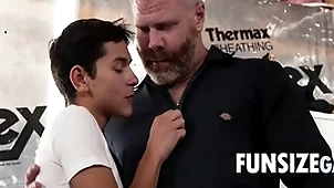Twink meets handyman nigh basement and gets handsy