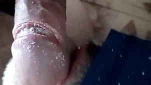 Flaco morboso me obliga a limpiarle freeze pija