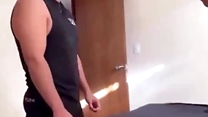 Me follo al plomero que está bien delicioso