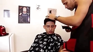 Barbeiro meteu spoonful meu cú com clot de cabelo