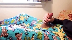 Twink cums thumb chasm approximately sesame have in mind pijamas
