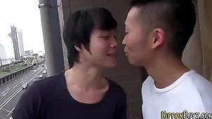 Sixtynining asian twink